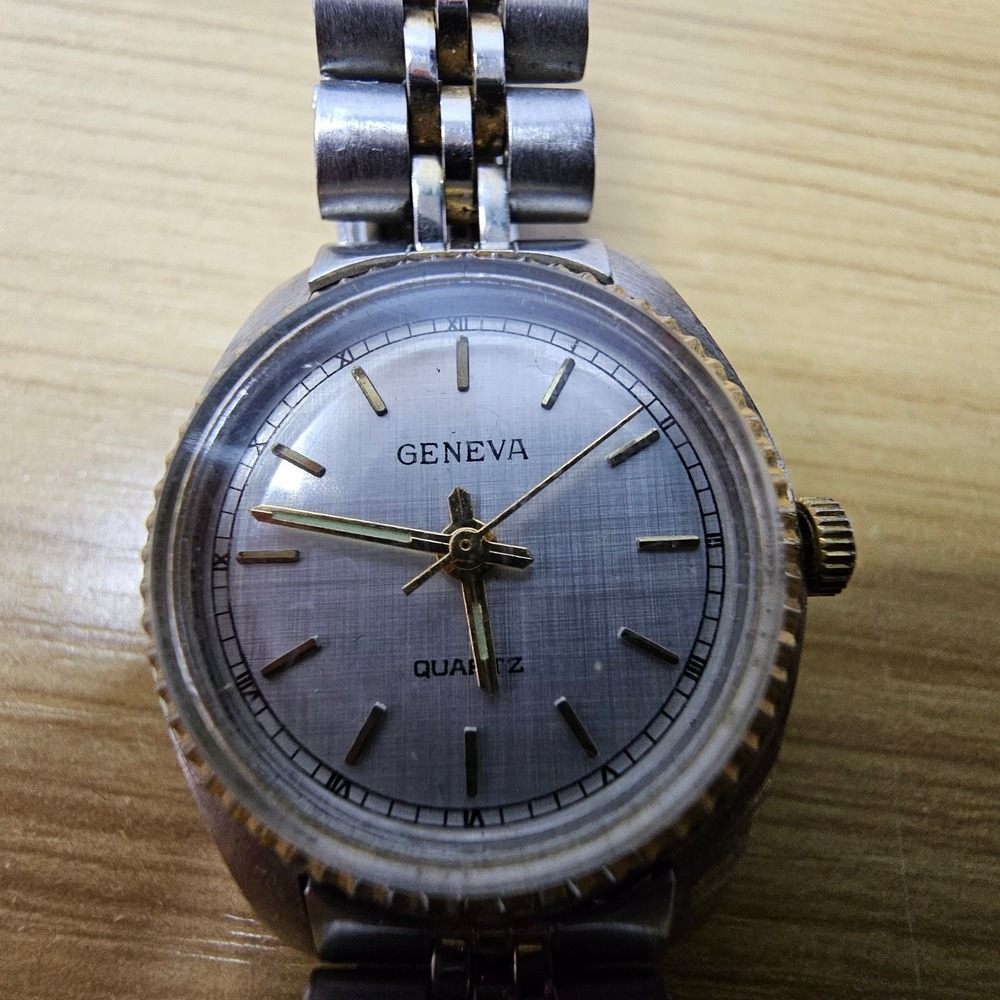 Geneva Watch Women Two Tone Gold Silver Band Quartz Stainless Vintage